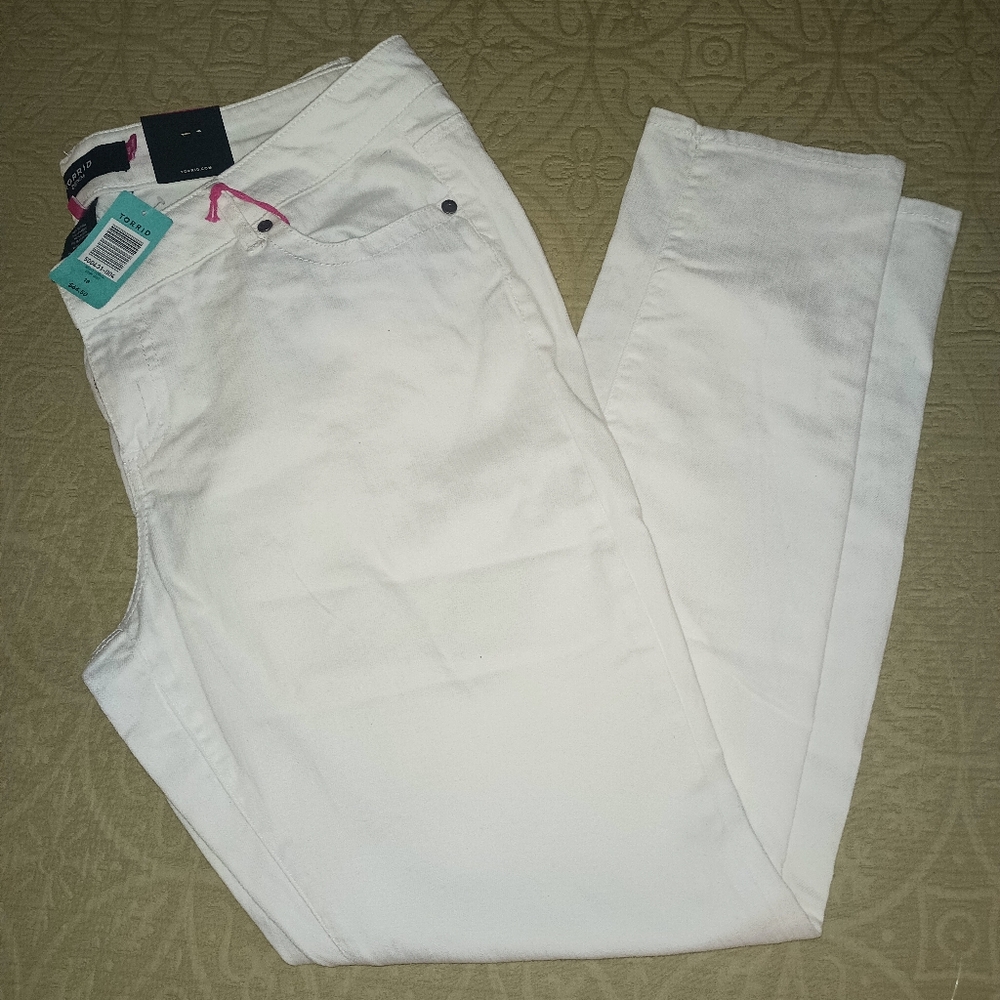Torrid Women's White Skinny Jeans 👖 16